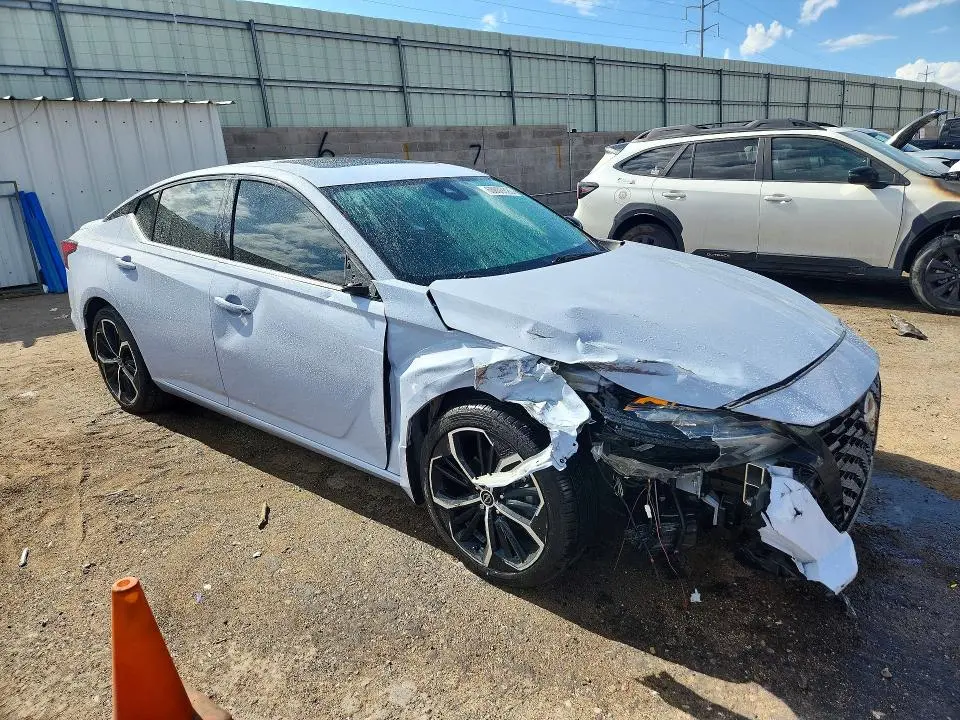 2023 NISSAN ALTIMA SR  