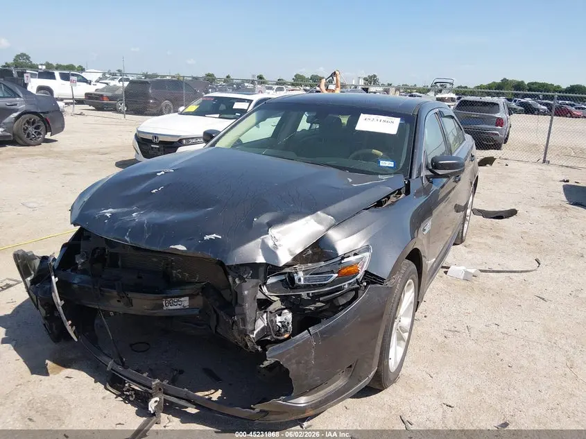 2018 FORD TAURUS SE