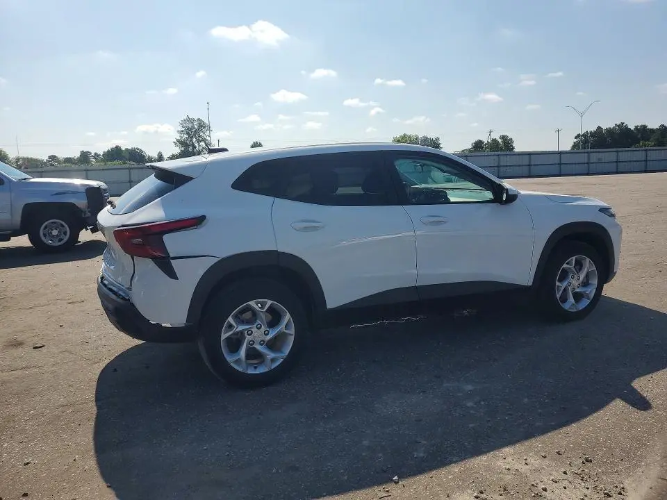 2024 CHEVROLET TRAX LS  
