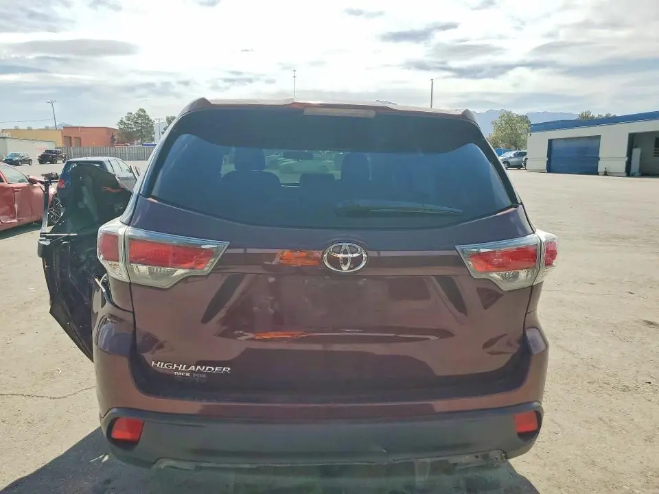 2016 TOYOTA HIGHLANDER LE  