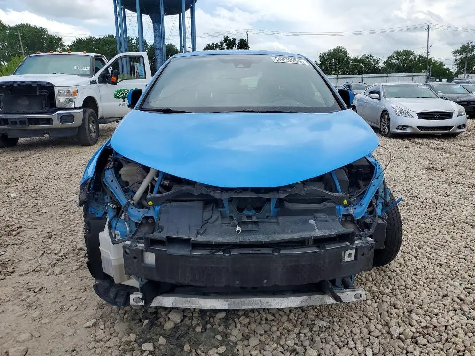 2019 TOYOTA C-HR XLE  
