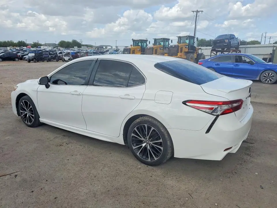 2018 TOYOTA CAMRY SE  