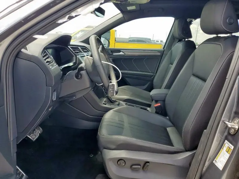 2023 VOLKSWAGEN TIGUAN SE R-LINE BLACK  