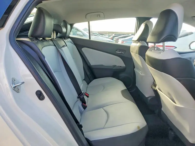 2019 TOYOTA PRIUS XLE  