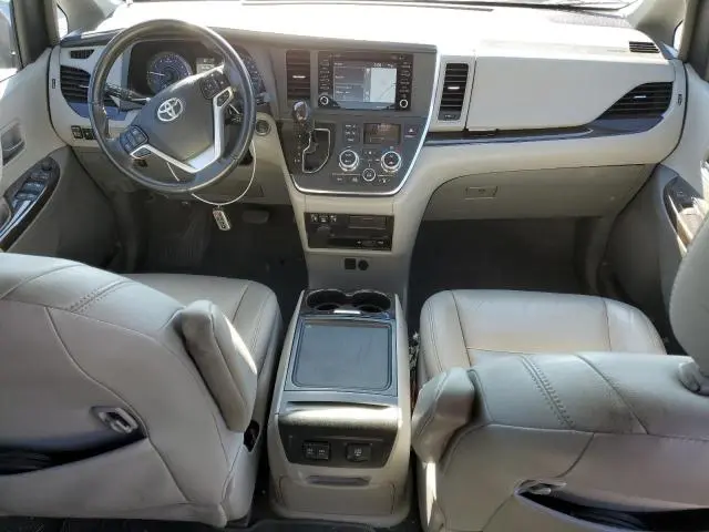 2019 TOYOTA SIENNA XLE