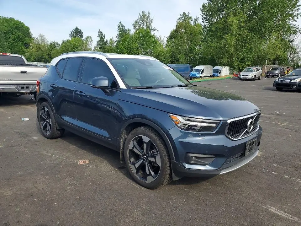 2021 VOLVO XC40 T5 MOMENTUM  