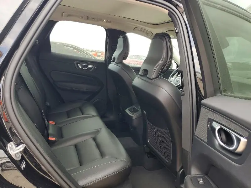 2025 VOLVO XC60 CORE  