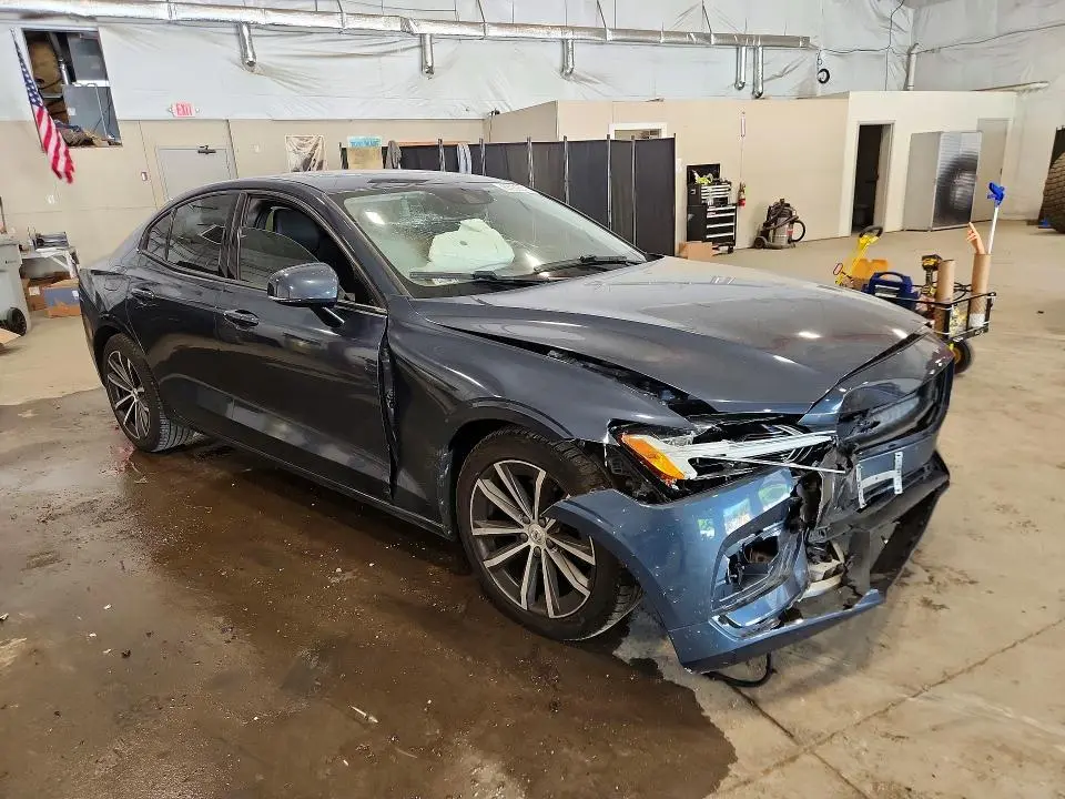 2021 VOLVO S60 T5 MOMENTUM  