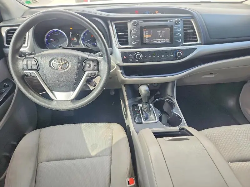 2019 TOYOTA HIGHLANDER LE  