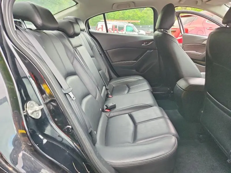 2018 MAZDA 3 TOURING  