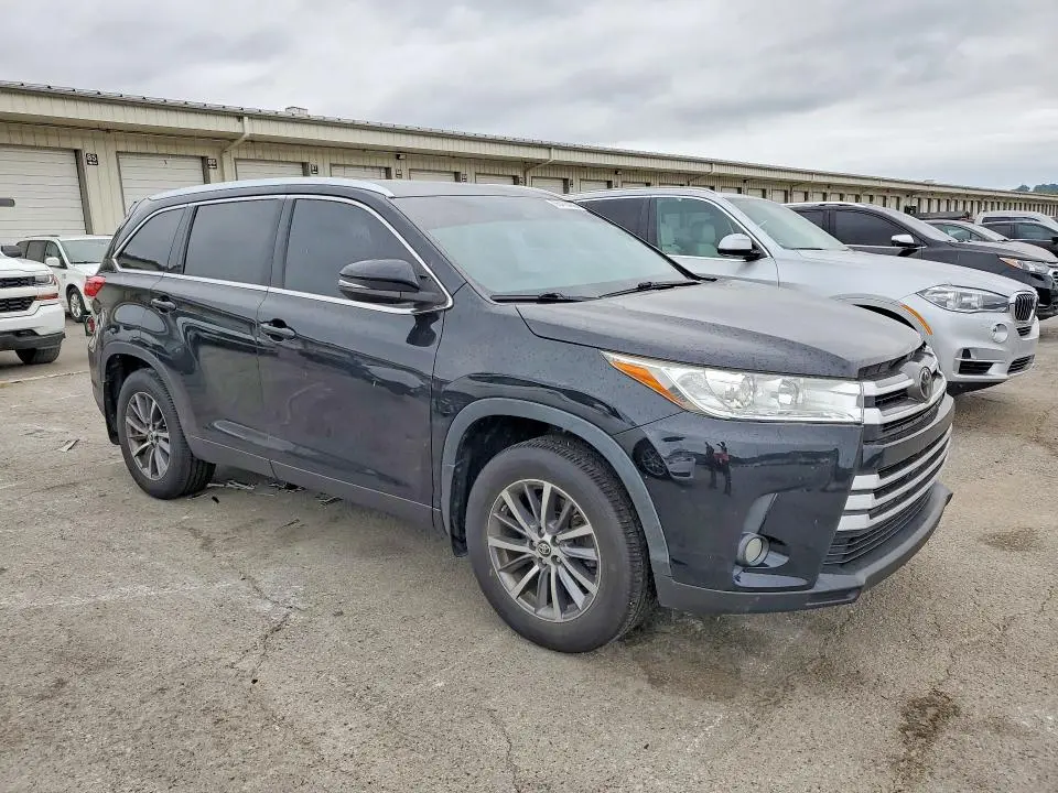 2019 TOYOTA HIGHLANDER XLE  