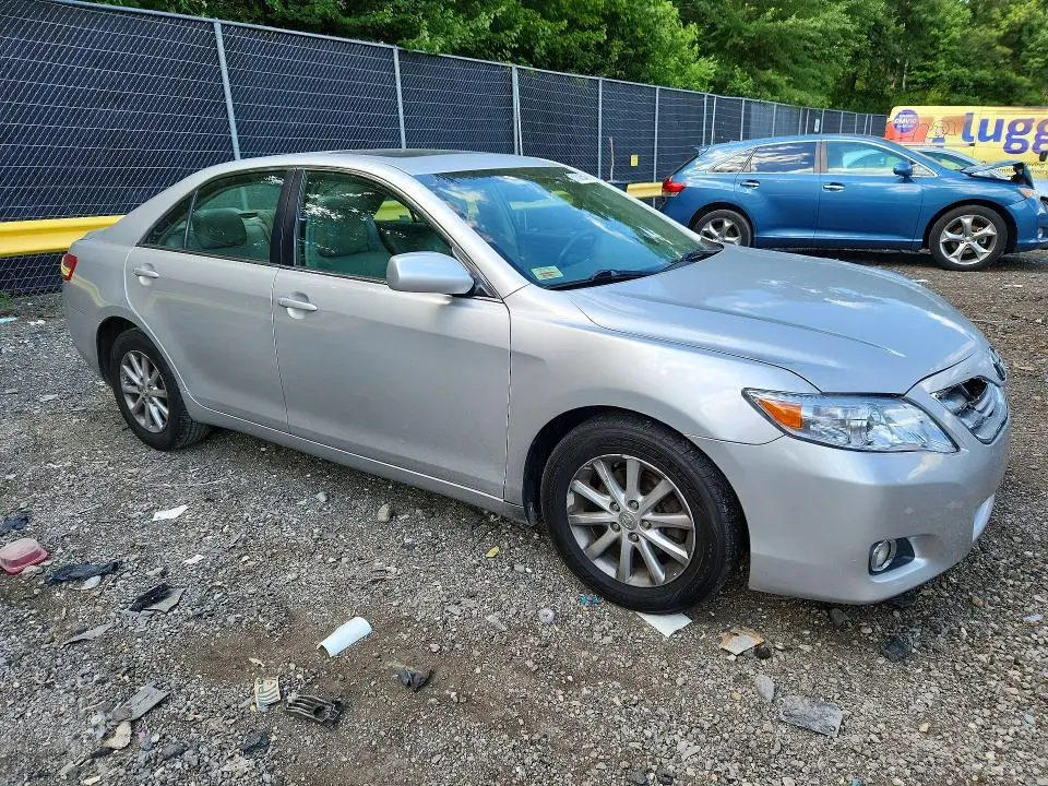 2011 TOYOTA CAMRY XLE  