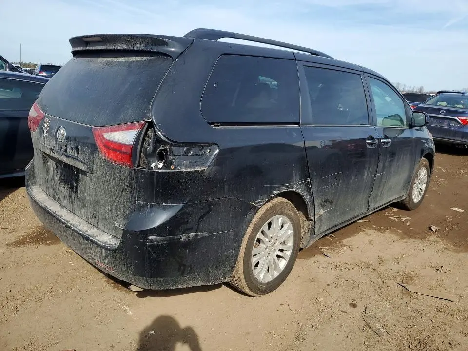 2016 TOYOTA SIENNA XLE 8-PASSENGER  
