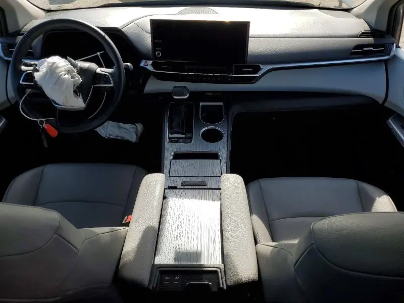 2025 TOYOTA SIENNA XLE 8-PASSENGER  