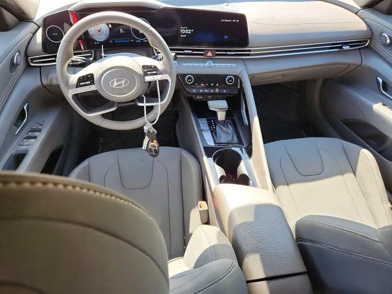 2025 HYUNDAI ELANTRA SEL  