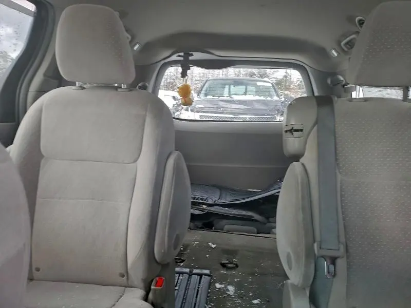 2017 TOYOTA SIENNA LE  