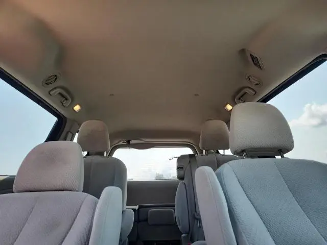 2013 TOYOTA SIENNA LE  