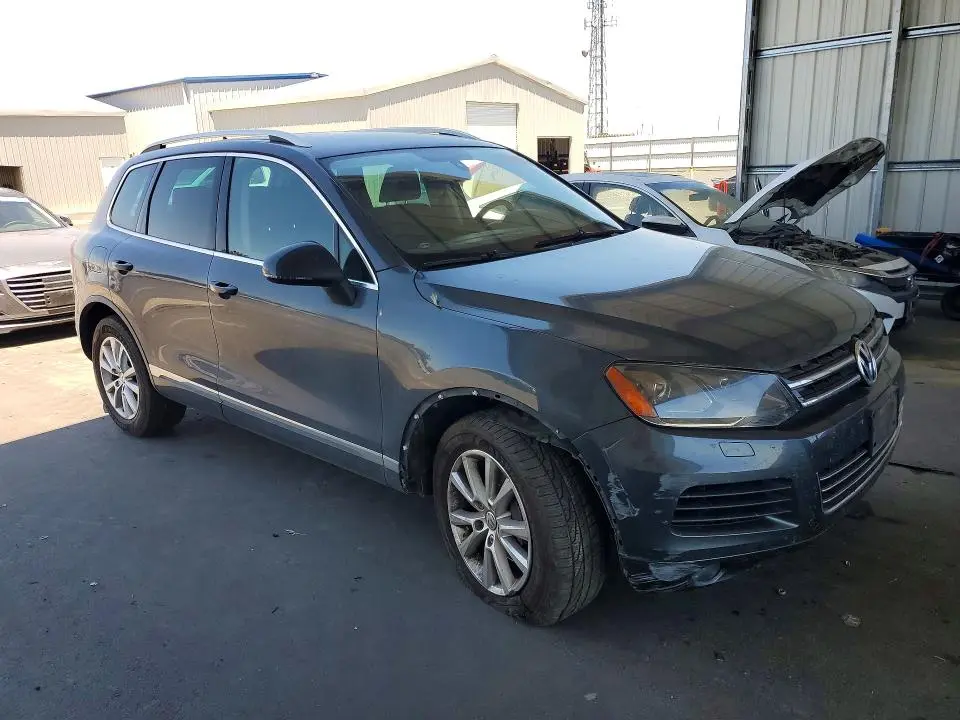 2013 VOLKSWAGEN TOUAREG V6  