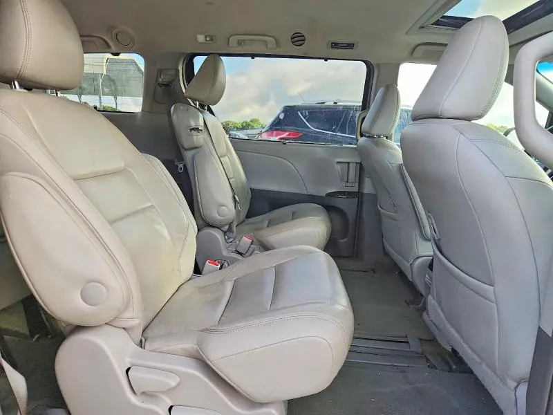 2015 TOYOTA SIENNA XLE 8-PASSENGER  
