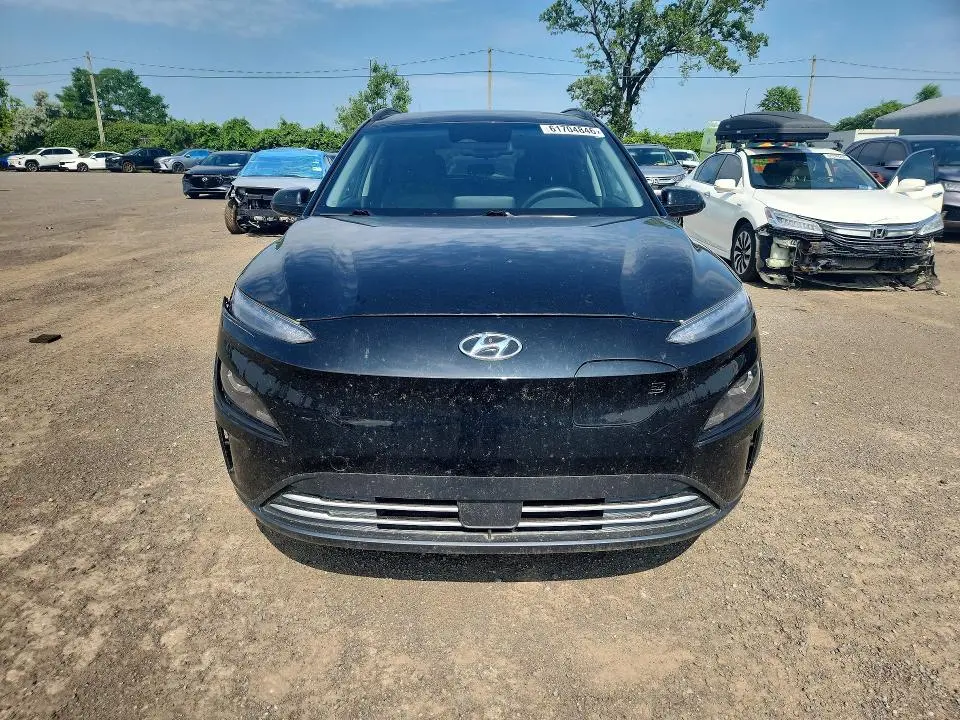 2023 HYUNDAI KONA SE  