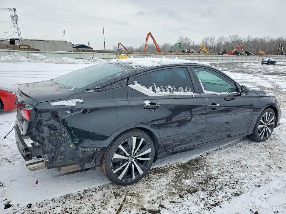 2022 NISSAN ALTIMA SR  