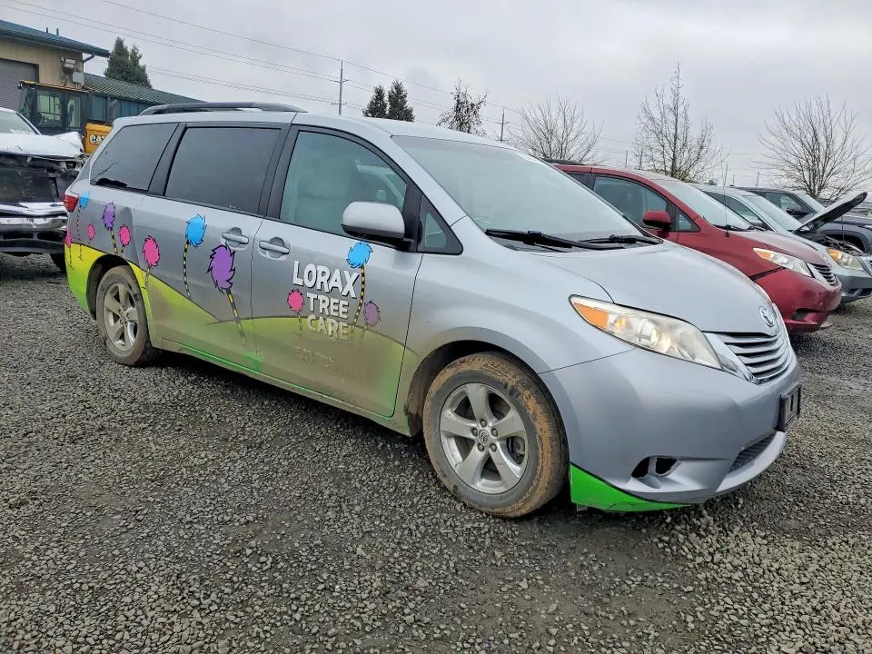 2016 TOYOTA SIENNA LE  