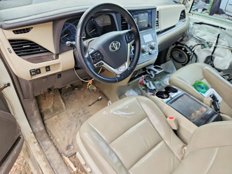 2015 TOYOTA SIENNA XLE 8-PASSENGER  