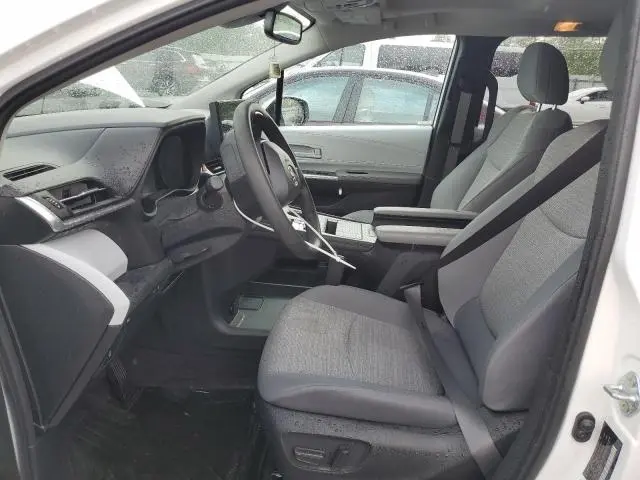 2025 TOYOTA SIENNA LE  