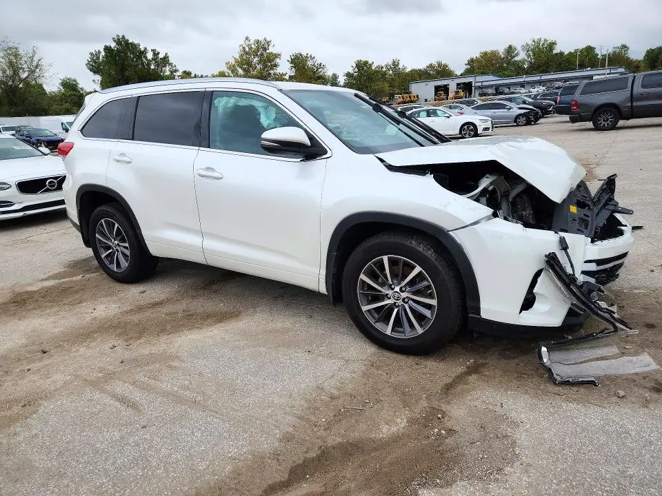 2018 TOYOTA HIGHLANDER XLE  