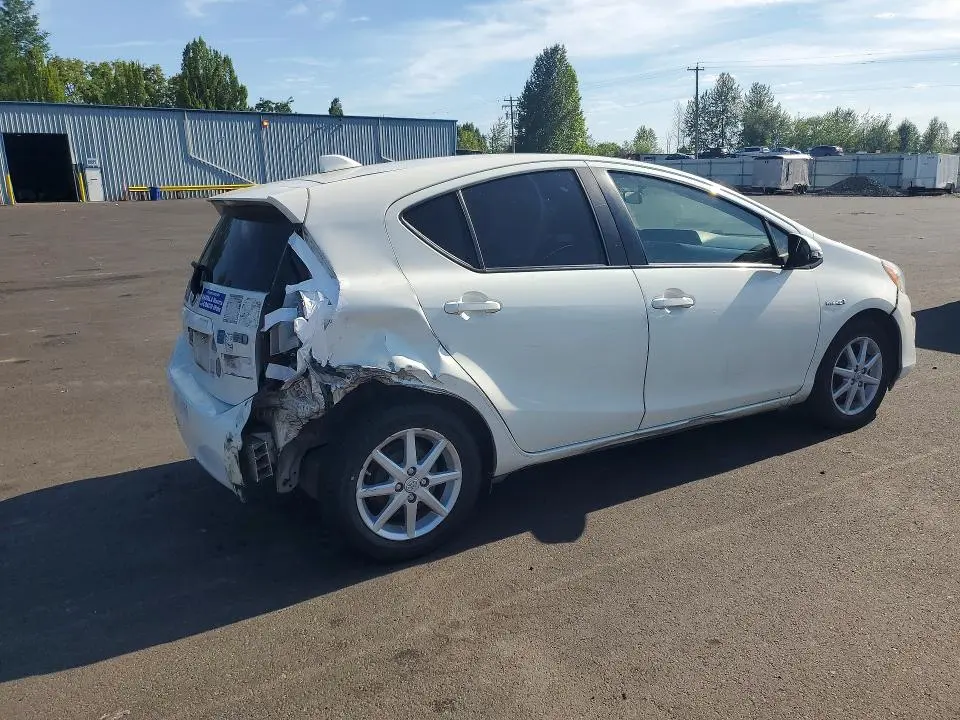 2015 TOYOTA PRIUS C THREE  