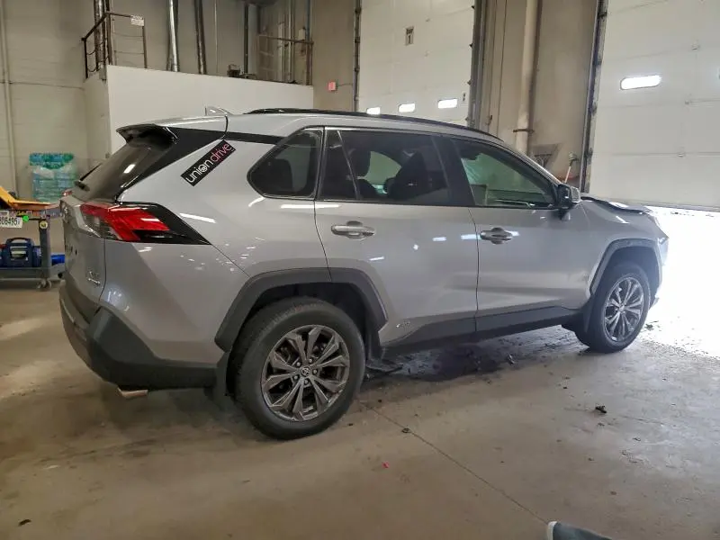 2022 TOYOTA RAV4 XLE PREMIUM  