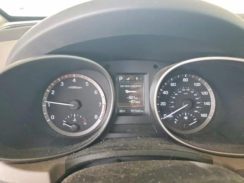 2017 HYUNDAI SANTA FE SE  