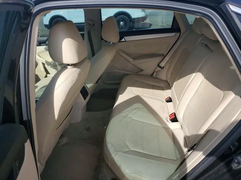 2013 VOLKSWAGEN PASSAT SE  