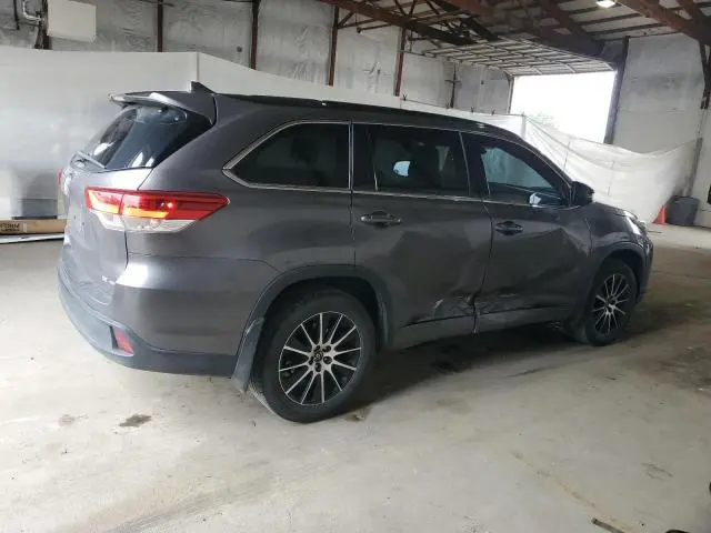 2017 TOYOTA HIGHLANDER SE  