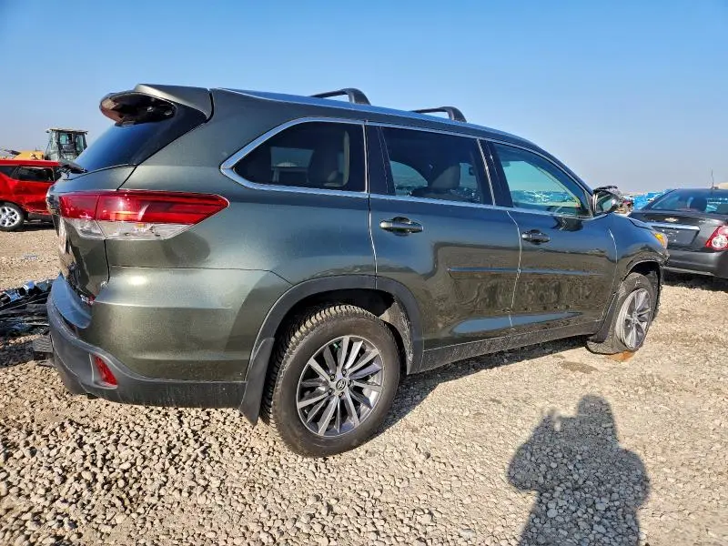 2019 TOYOTA HIGHLANDER SE  
