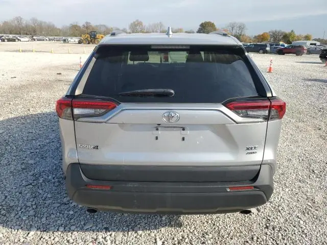 2019 TOYOTA RAV4 XLE  