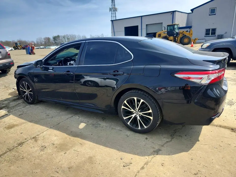 2019 TOYOTA CAMRY SE  