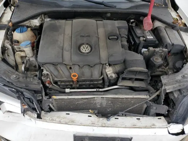 2013 VOLKSWAGEN PASSAT SE  