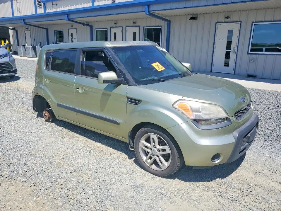2011 KIA SOUL +  