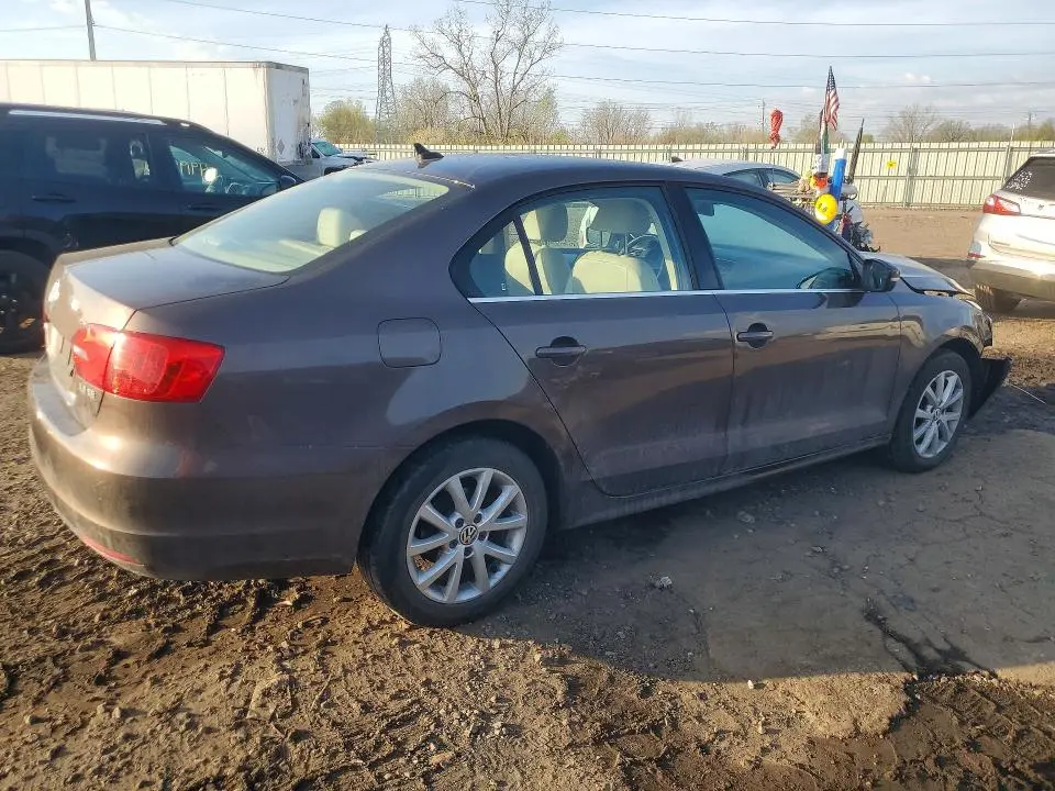 2013 VOLKSWAGEN JETTA SE  