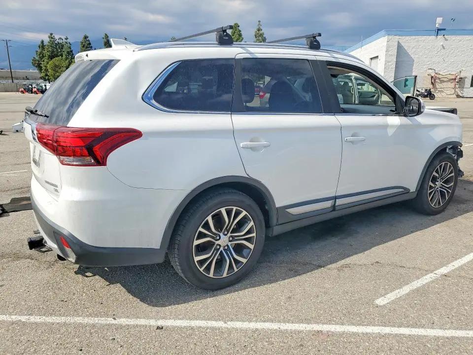 2017 MITSUBISHI OUTLANDER SE  