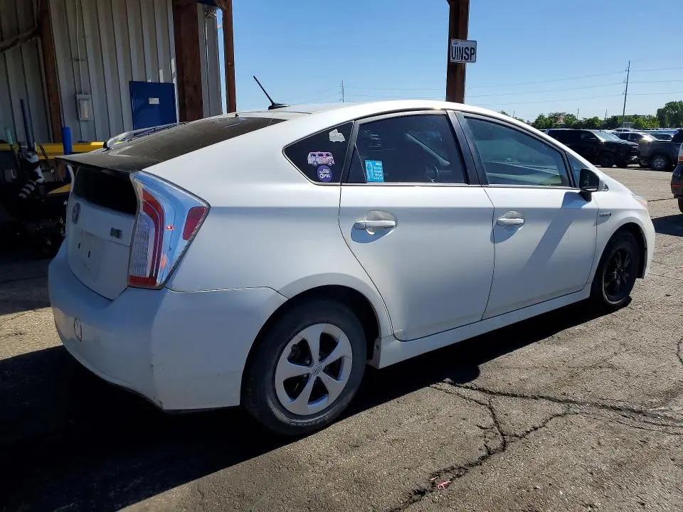 2014 TOYOTA PRIUS THREE  