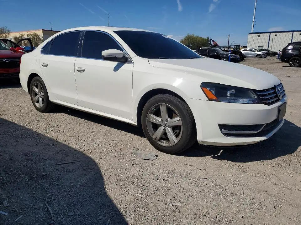 2013 VOLKSWAGEN PASSAT SE  