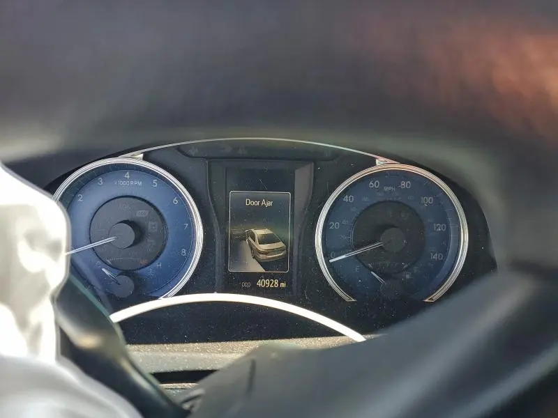 2016 TOYOTA CAMRY LE  