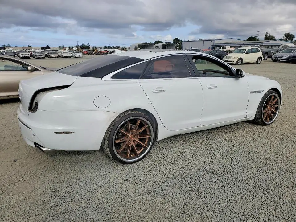 2013 JAGUAR XJ   