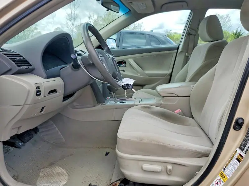2010 TOYOTA CAMRY LE  