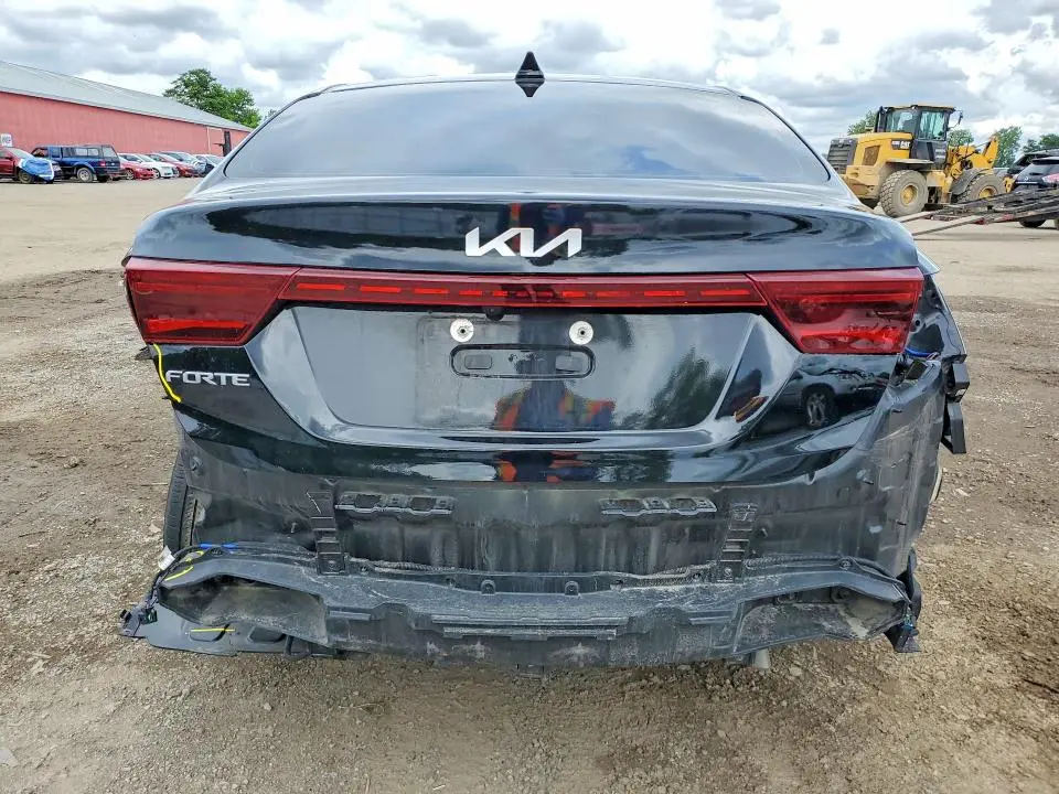 2023 KIA FORTE LX  