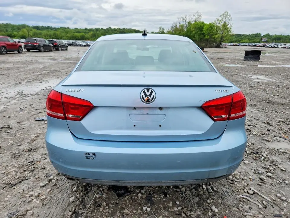 2013 VOLKSWAGEN PASSAT SE  