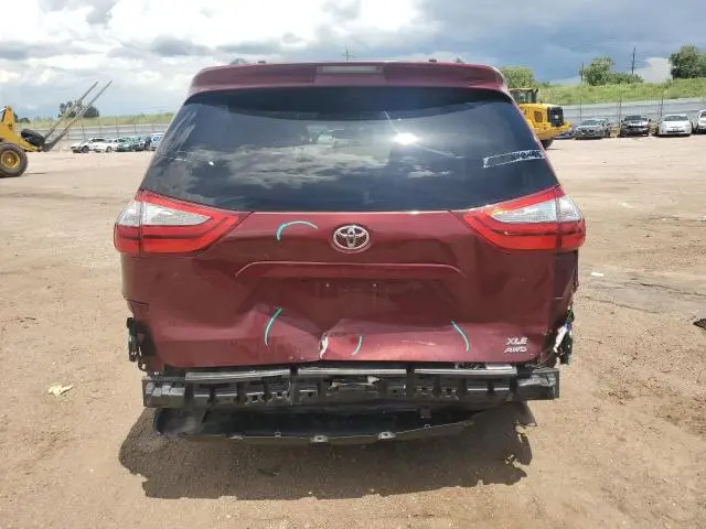 2017 TOYOTA SIENNA XLE  