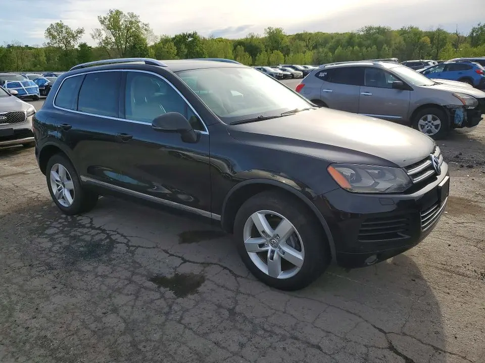 2013 VOLKSWAGEN TOUAREG V6  